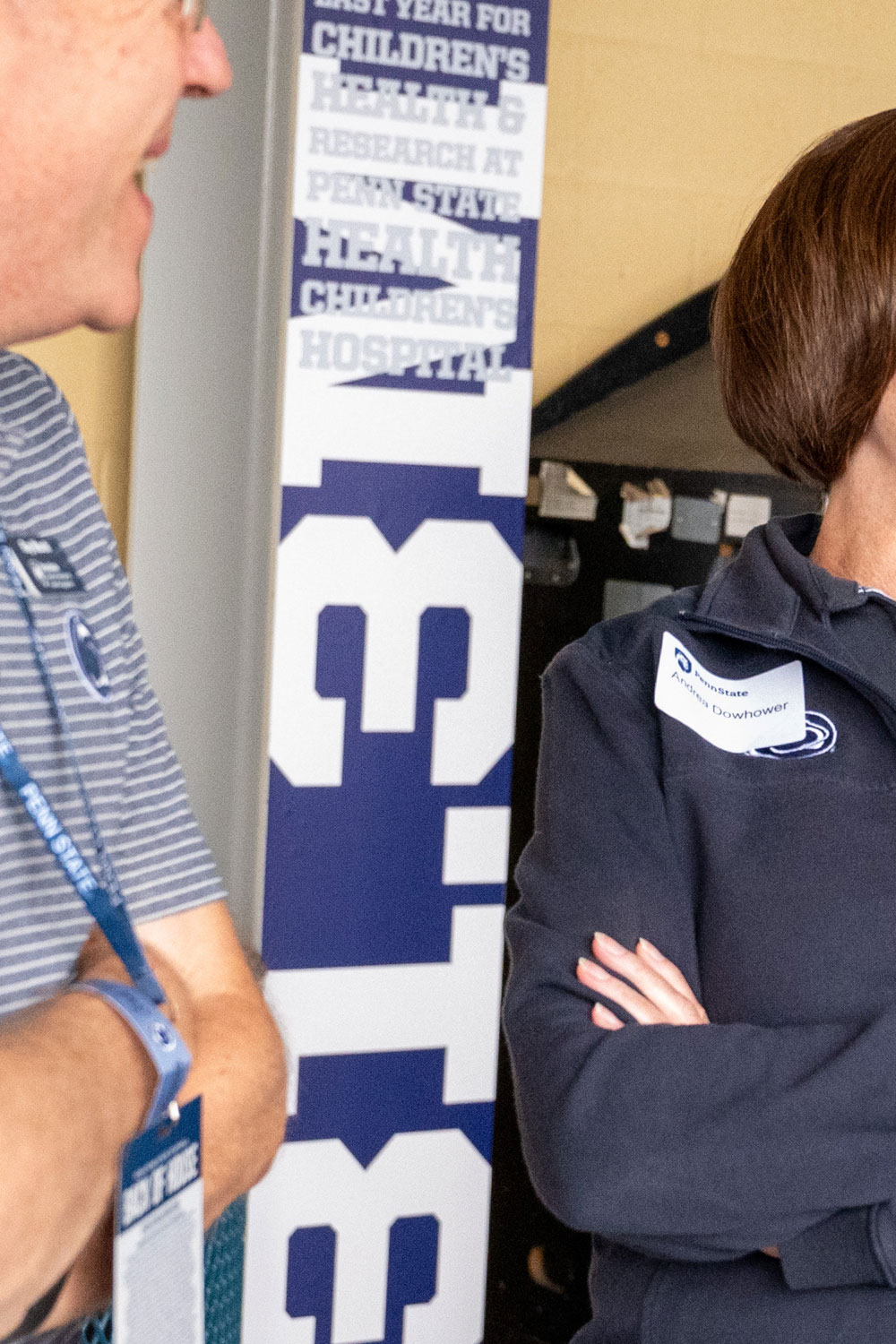 tailgate-stats Stat banner on support post.